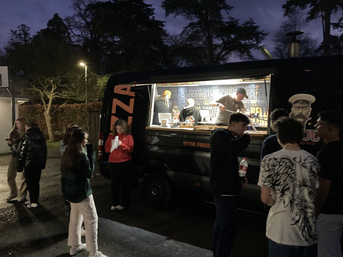 Smashing pizza at the Wick - thank you to Andy and Laura - delicious 😋 <a href="/butleighhouse/">Butleigh House</a> <a href="/Warner_News/">Warner House</a> <a href="/MillfieldBP/">Millfield Boarding</a>