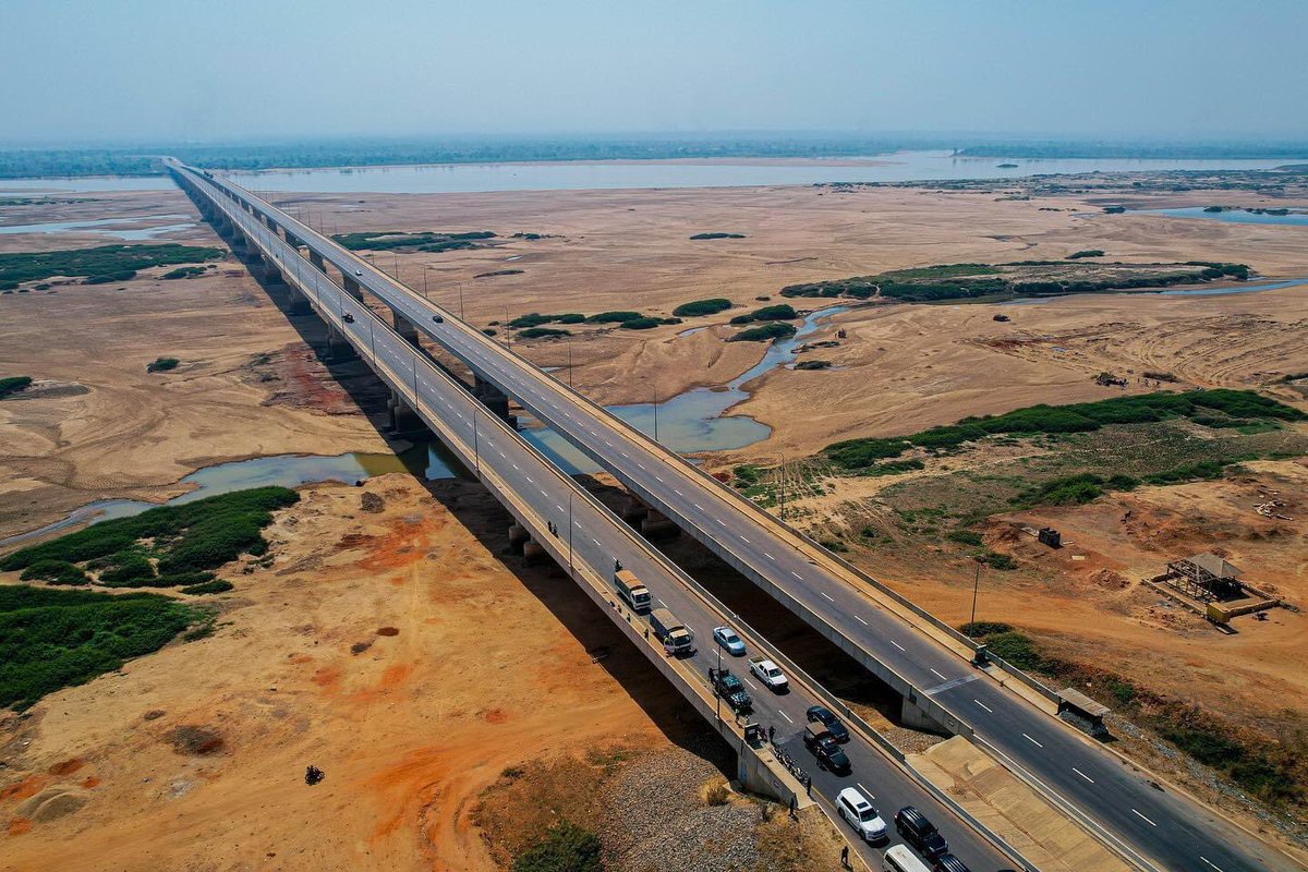 ChangeAgent2019's tweet photo. Our goal is simple, we will develop quality infrastructure that will bring prosperity to millions of Nigerians in both urban and rural areas  - President Muhammadu Buhari of Nigeria 🙏🏾 https://t.co/SjRcusuLCs