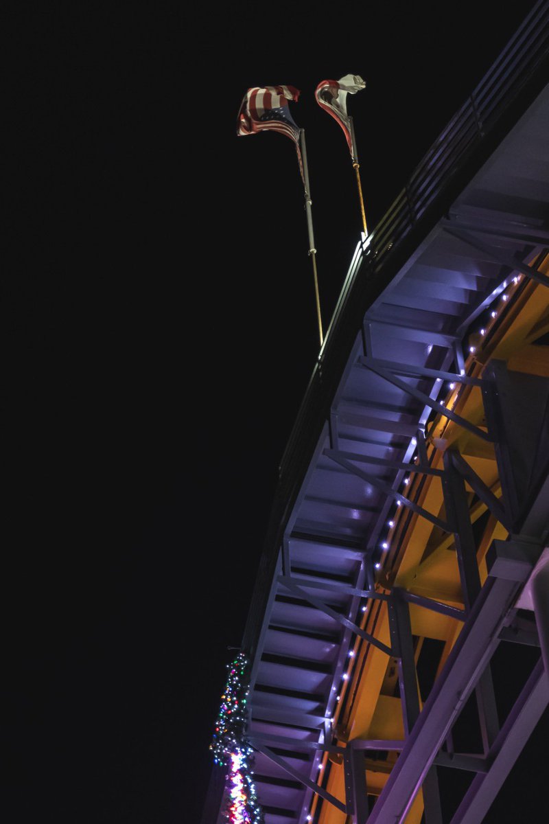 MarinaMuzsi's tweet image. Cuando los turistas se marchan (y se queda mirando otra turista) 

#santamonicapier #LosÁngeles #California #FujiXpro2 #fujixseries