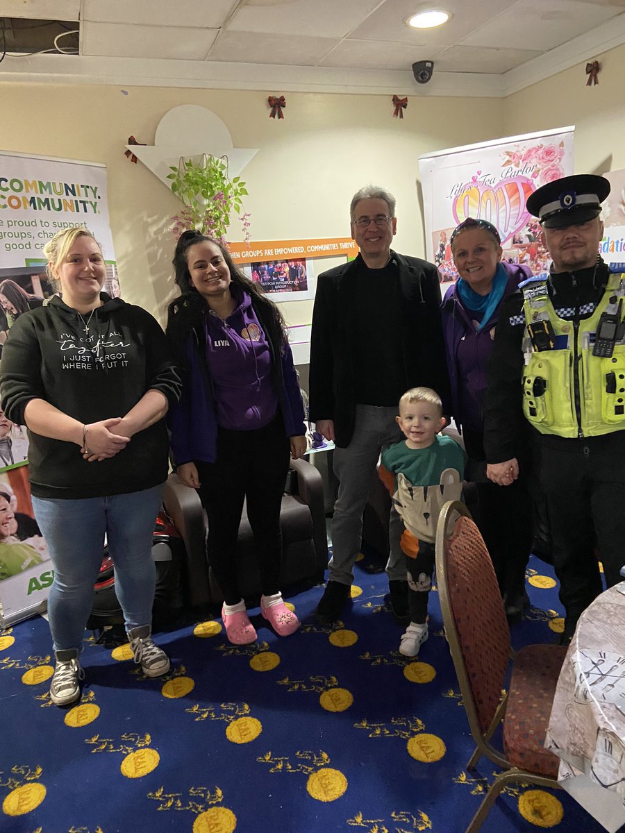@ChelmsleyWMP @SimonFoster4PCC @CStreetwatch1 @SHPartnerships @SolihullUpdates It was great to show Simon the great wellbeing work we are doing from my community project on Chelmsley Wood #powcic #wellbeing4life #chelmsleywood