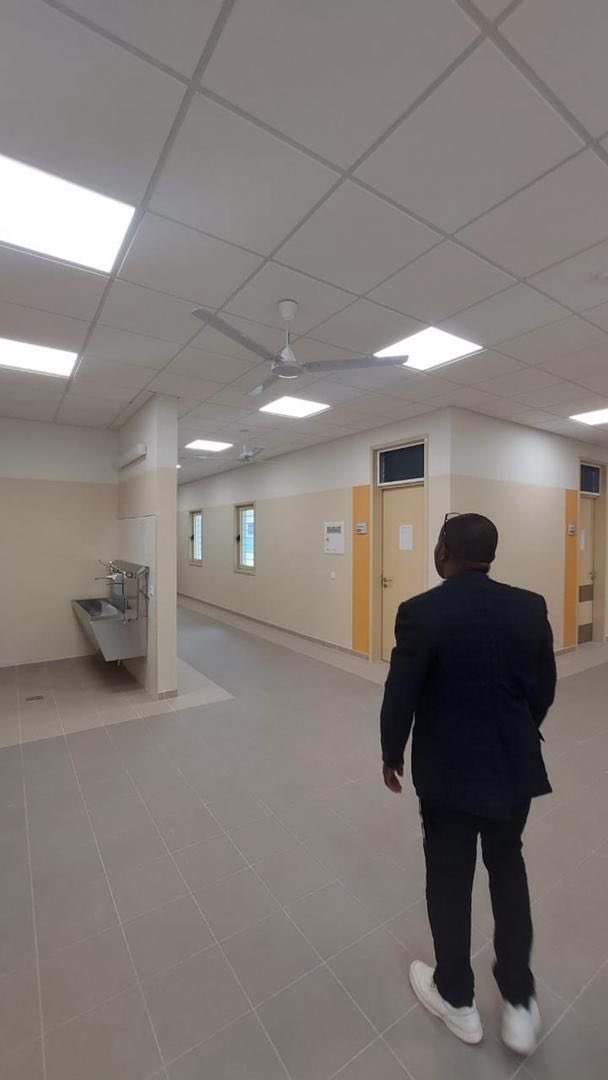 Akontombra District Hospital commenced  in 2021 which is fully completed.
Installation of equipments ongoing, I’ve always said, no Govnt comes close to this Government in terms of infrastructural development since independence 

#PauseAndSaysomething 
#ManagingCOVIDInGhana