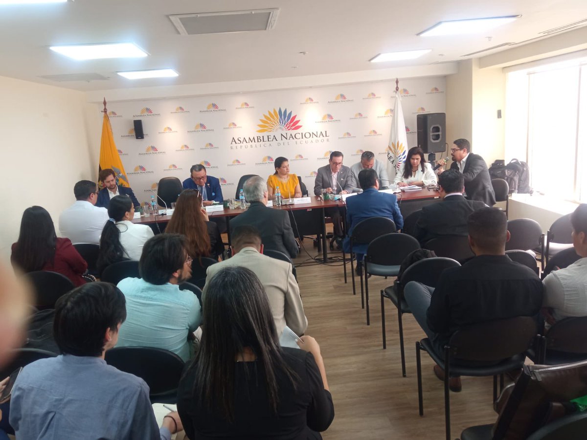 CANGuayas's tweet photo. La @AsambleaNacional, a través de @P_CiudadanaAN y la @CANGuayas realizó la Socialización del Proyecto de Reforma Parcial a la Constitución de la República. Como Ponente Principal Mgs. Isabel María Enrriquez Jaya. 
#DelDiálogoALosHechos https://t.co/M9IOL7psY5