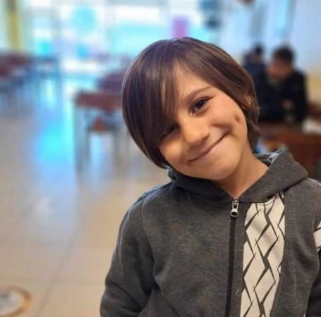 Kapı komşumuzun biricik evladı Mete DURNA, sitemizin bahçesinde oyun oynarken bir kurt köpeğinin saldırısına uğradı ve maalesef hayatını kaybetti. Hepimiz olayın şokundayız. Rabbim ailesine sabır versin. Sorumlu kişilerin en ağır şekilde ceza almasını ümit ediyorum.