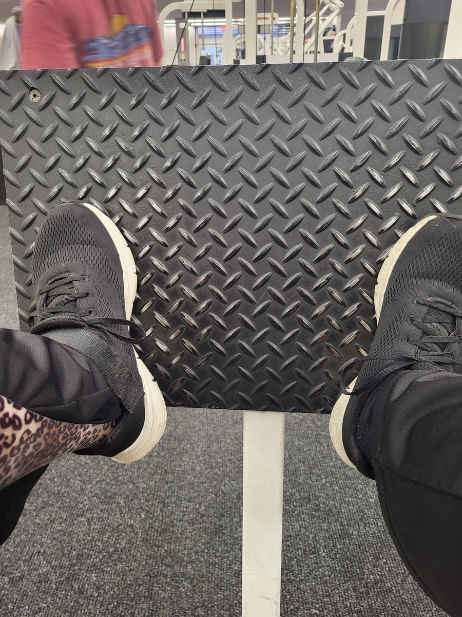 Caratwin1's tweet photo. Ouch..#gym #wantmeback https://t.co/vgWp2katbY