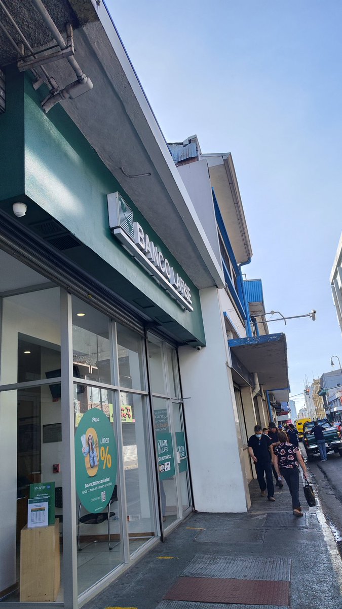 En serio, nunca, pero nunca vayan a <a href="/LAFISECostaRica/">Banco LAFISE</a> es el peor servicio al cliente, son unos estafadores y ladrones, se los juro que se van a arrepentir de aceptar lo que sea ahí.