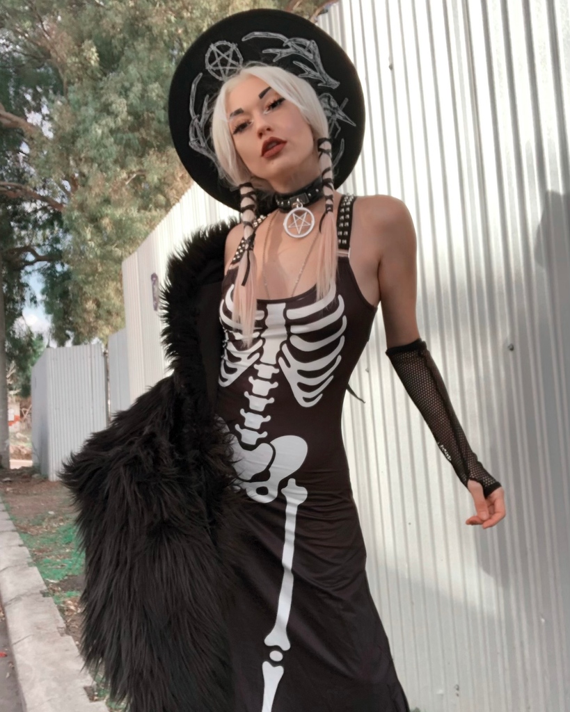 toofastclothing's tweet photo. There’s a skeleton in all of us 🖤

Model: @deathcandy

#toofastclothing #skeletondress #gothdress #gothicclothing #nugoth https://t.co/5NpCbRDdY4