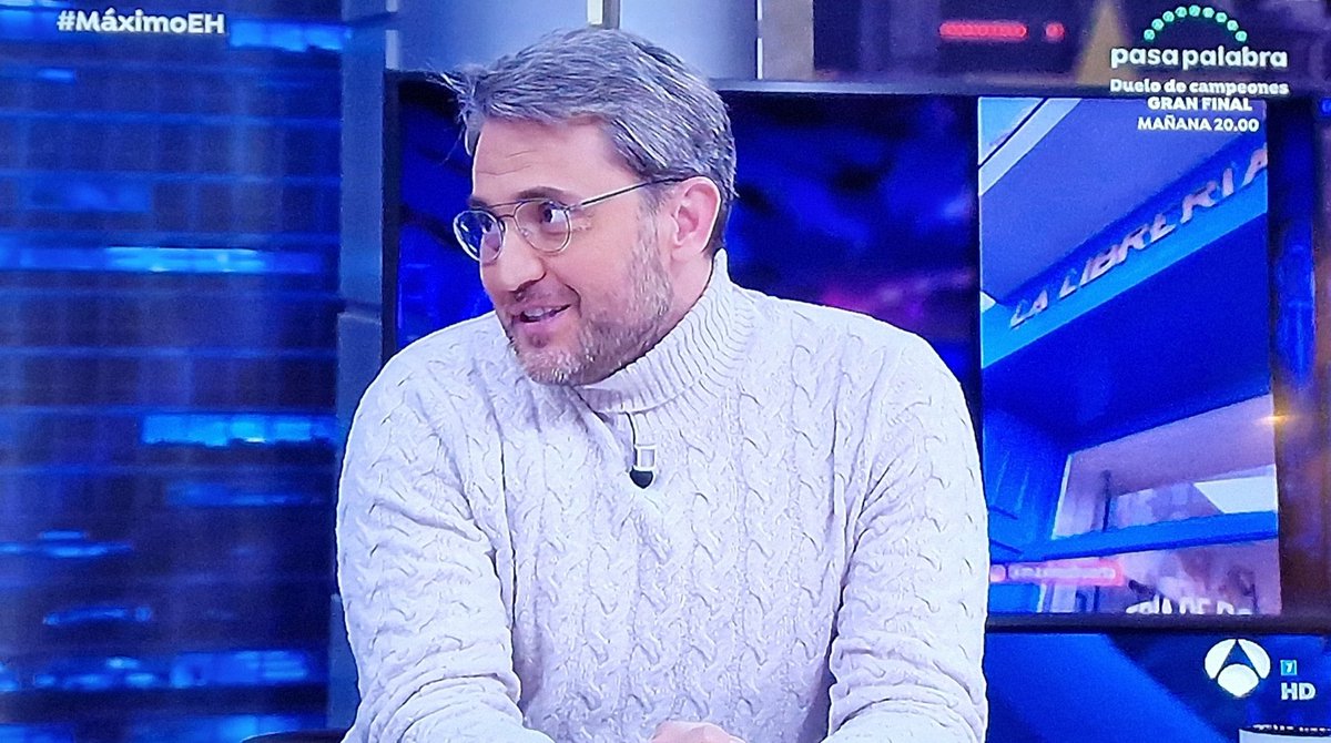 maximohuerta's tweet photo. Esta noche, #LaLibreríaDeDoñaLeo, #AdiósPequeño y yo hemos pasado por @El_Hormiguero 📺 #MáximoEH https://t.co/W9knvWFAUH
