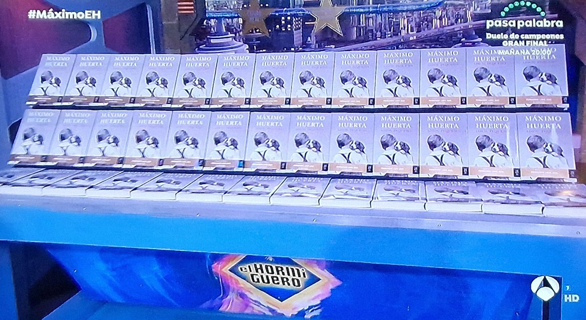 maximohuerta's tweet photo. Esta noche, #LaLibreríaDeDoñaLeo, #AdiósPequeño y yo hemos pasado por @El_Hormiguero 📺 #MáximoEH https://t.co/W9knvWFAUH