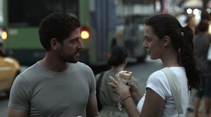 Sana ait ufacık bir toka alay etti benimle o gün