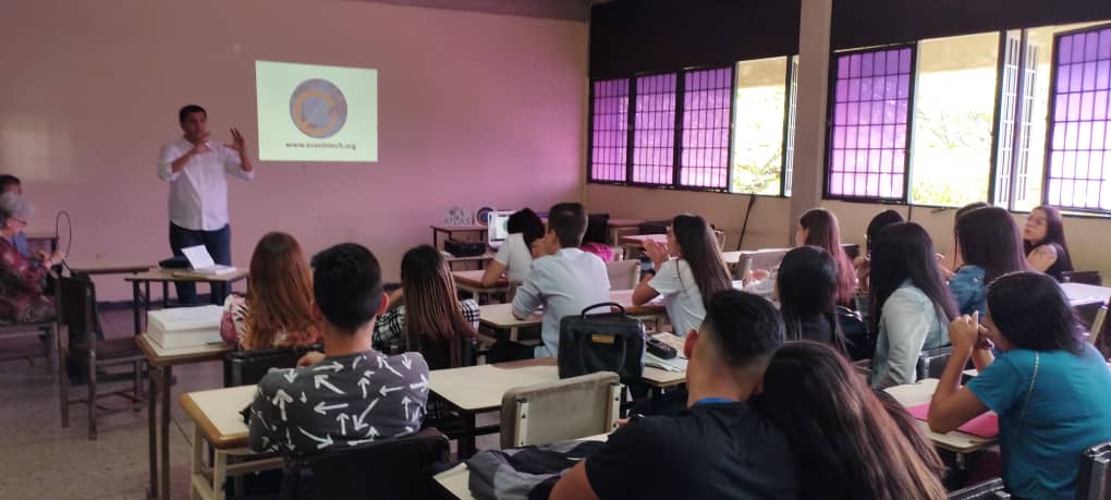 econintech's tweet photo. @econintech presentó #Conferencia "Libertad Económica para el Crecimiento Industrial de Venezuela" en el #DCYT de #UCLAve. @luishbc317 recalcó la importancia del #LibreMercado para el desarrollo tecnológico de #VZLA.
@AtlasNetwork @UCLADCyT @uclave @laprensalar @elimpulsocom https://t.co/QVyLDUnqF7