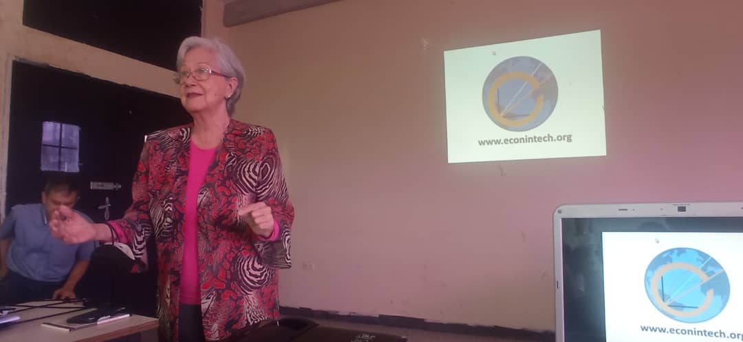 econintech's tweet photo. La Dra. Neley Rueda habló sobre los #Valores que deben cultivar los #Ingenieros para conducir el país hacia el verdadero progreso. #Conferencia #LibertadEconomica #CrecimientoIndustrial #DCyT #UCLAve #Bqto #Vzla.
@AtlasNetwork @econintech @Promartv @ElNacionalWeb @elimpulsocom https://t.co/si07lG3fDf