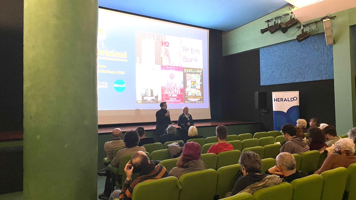 Heraldoverona's tweet photo. Giorgio Vincenzi @vin_giorgio e Riccardo Milano, fondatore di Banca Etica a #Mondovisioni commentano il docufilm “Robin Bank” il #documentario su Enric Duran, attivista no global che denunciato il sistema bancario mondiale e raggirato quello spagnolo. #capitalismo @bancaetica https://t.co/ltGwpu1ZAj