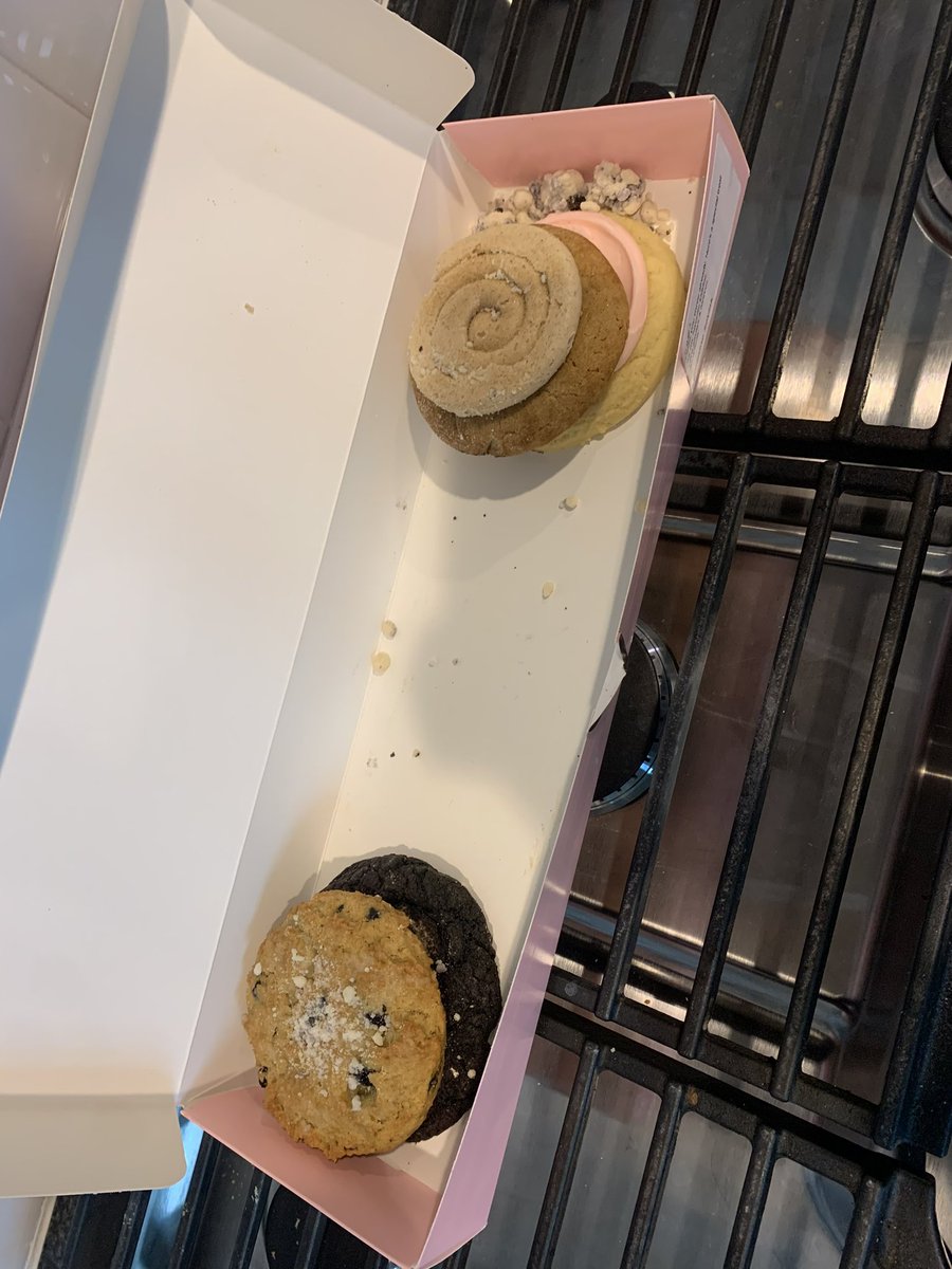 kel_MOE's tweet photo. @CrumblCookies not happy with how my cookies arrived. Not acceptable. https://t.co/XFfnrdJXRE