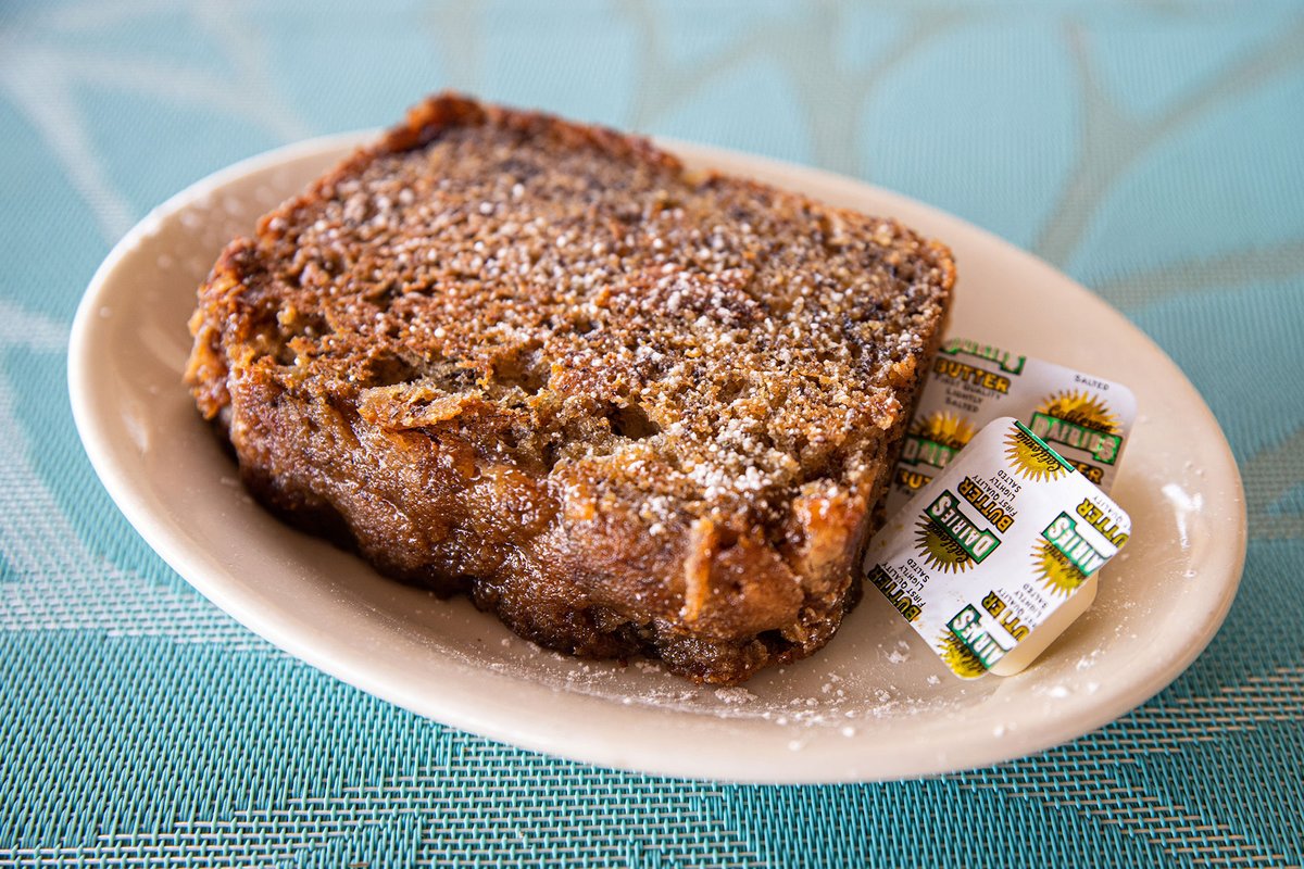 daybreakob's tweet photo. Banana Bread Slice #foodphotography #feedfeed #yougottaeatthis https://t.co/YKAuNFCMry