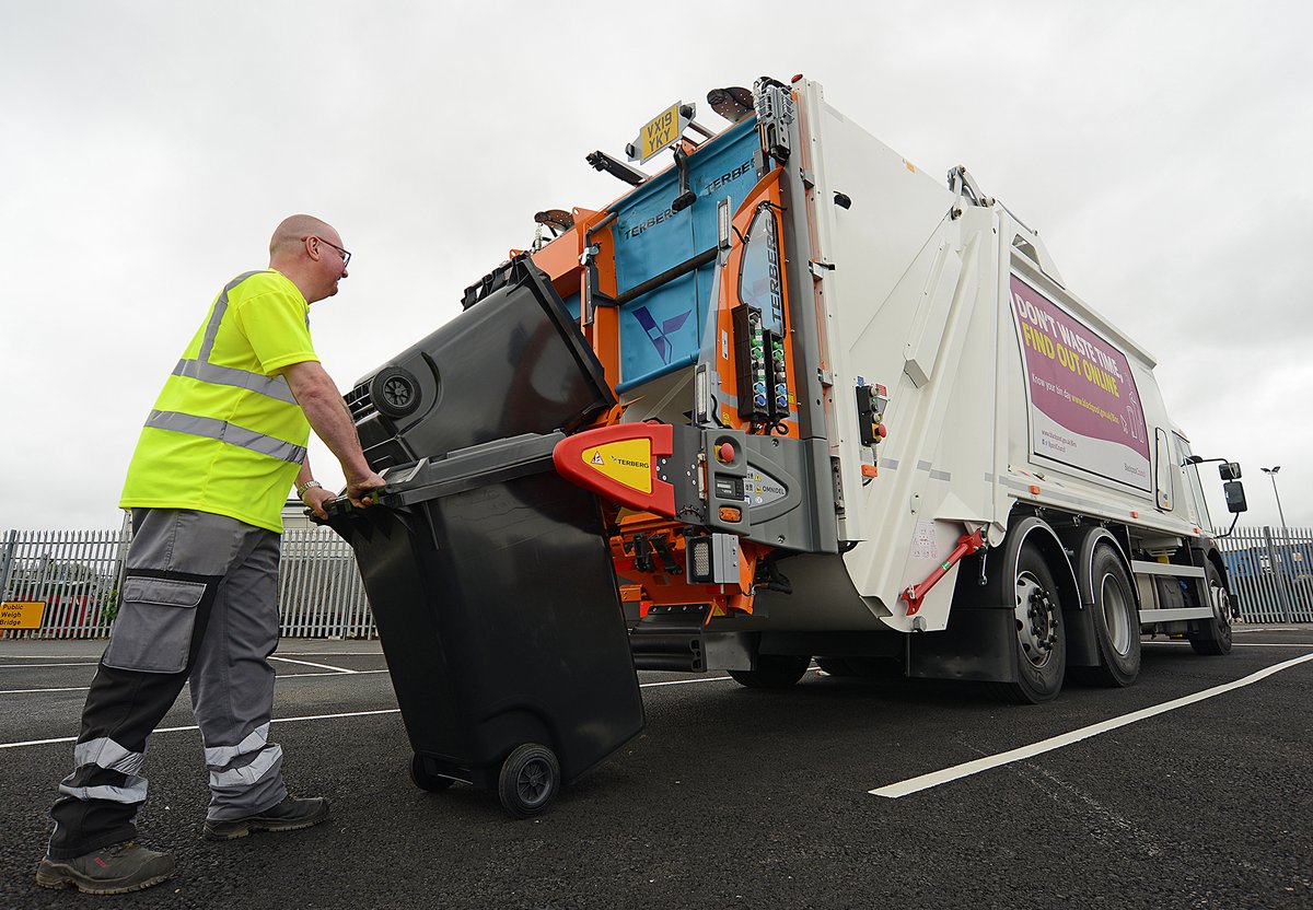 Purpose built, built to last. Our bin lift systems offer robust design, safe operation and innovative features to reduce costs and increase efficiencies.
Discover the complete product range > bit.ly/3q5PMBd  
#wastemanagement #binlift #terberg #builttolast