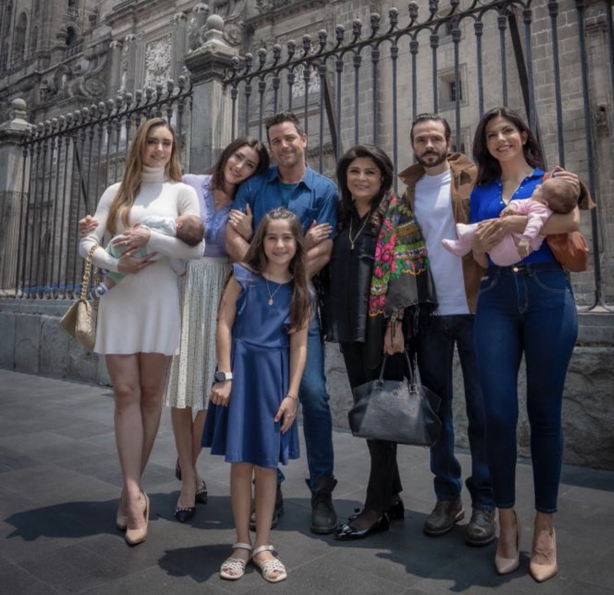 Produccionof's tweet image. #GranFinal #CoronaDeLagrimas2 @elgueromex #GRACIAS… @anabelena9 @daniela_avz @manedelaparra @victoriaruffo31 @JosemariaTorreH @afri_zavala @SoyLaraCampos