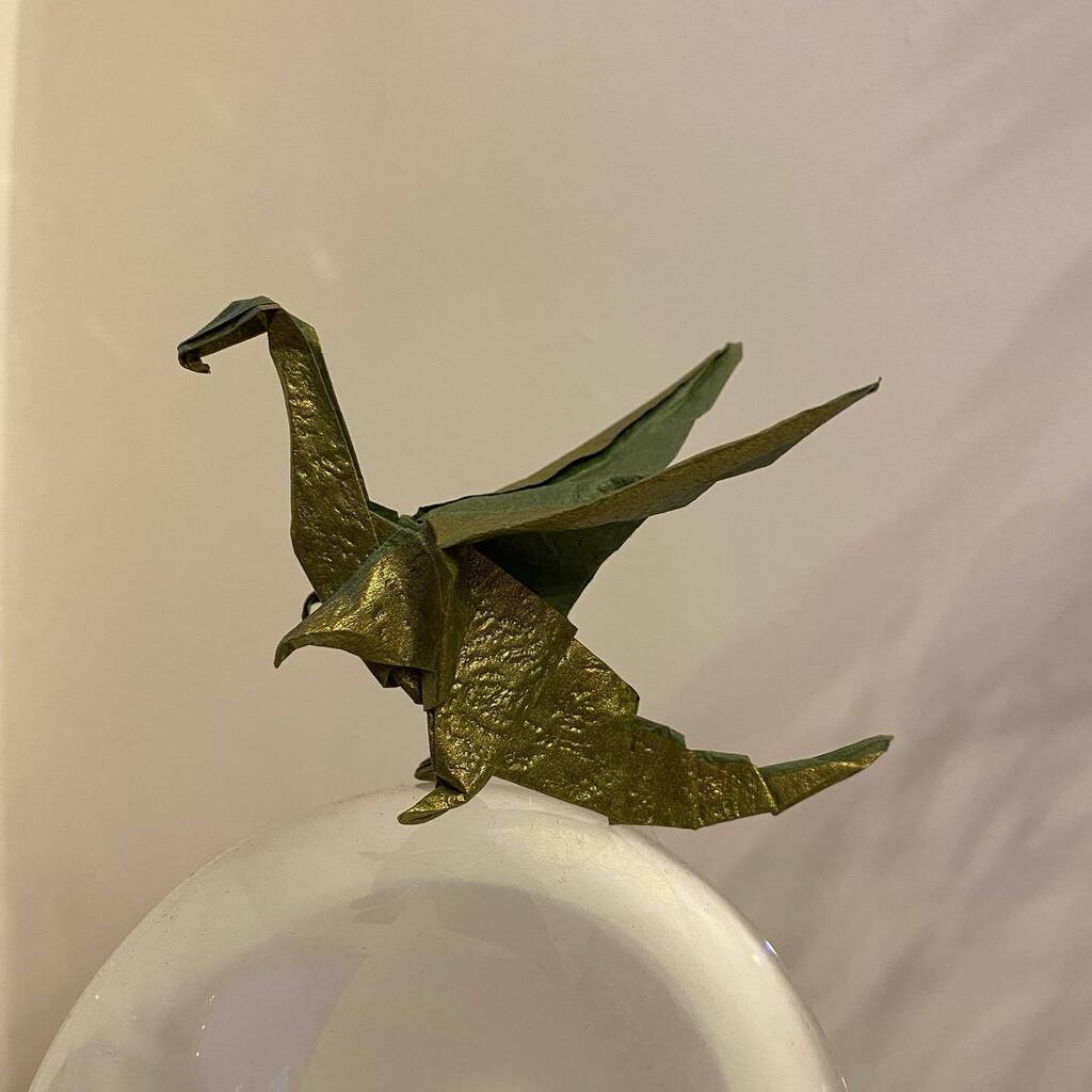 origamitraces's tweet photo. Dragon by Josef Zsebe
Thank you @analydiarcs for sharing this fun dragon!!🙏🐉🙏
Folded with 15 cm shoyupaper. 

#origamitraces #origami #dragon #josefzsebe #shoyupaper https://t.co/7wc2i1tSMD https://t.co/g50Mu6wpJu