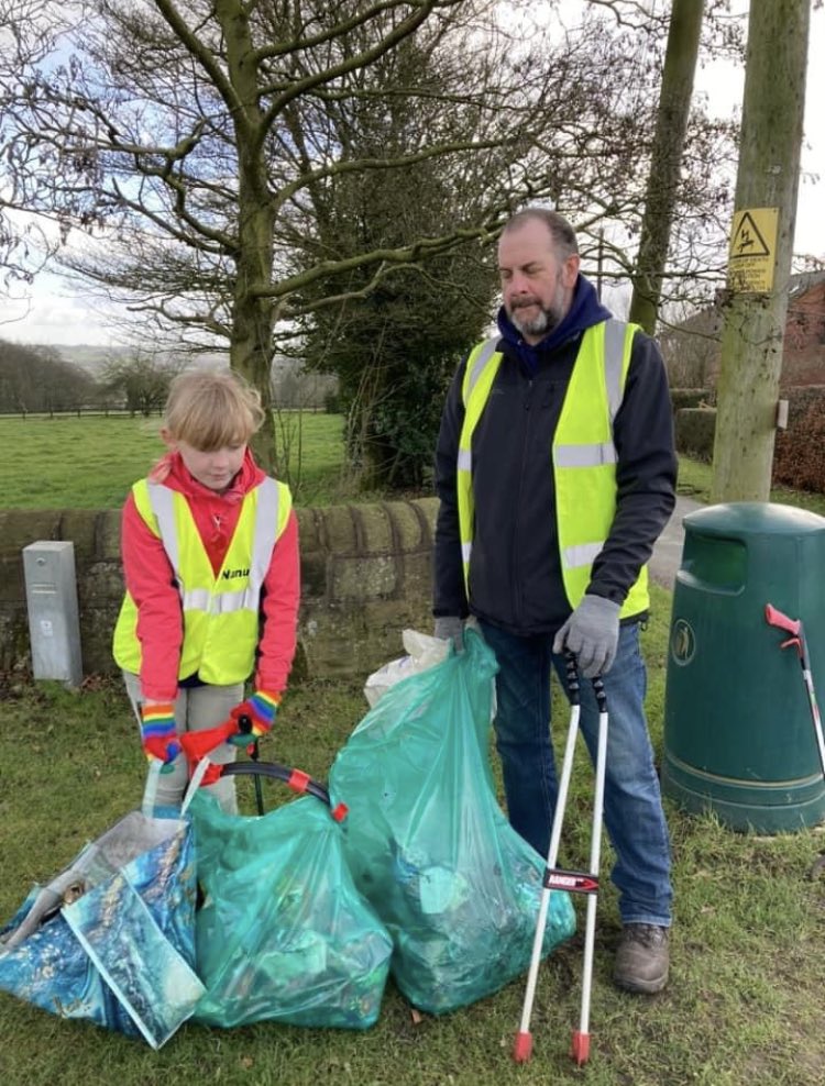 Nunu with my help has been out again today in the village and surrounding countryside litter picking. 5 full green sacks +58 cans for her charity recycling collection. #nunumakesadifference @EveryCanCounts @KeepBritainTidy @TerraCycleUK #endon #brownedge