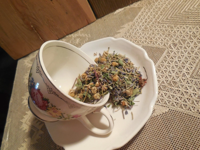 Calming Spirit Loose Herbal Tea, Mint, Lavender, Chamomile, Cloves #backyardpatchherbs #calmingspiritherbaltea #stomachsettler #nervesettling #mintlavenderchamomillendcloves #uniquegifting #shopsmallonline  bit.ly/2SmrlBM