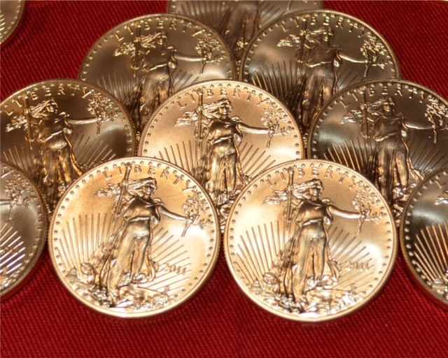 ProfNumGuild's tweet image. Are you thinking about buying or selling #gold, #silver, or #platinum? The Accredited Precious Metals Dealer program of the Professional Numismatists Guild has issued an important consumer/investor advisory. Read it here: apmddealers.org/news/beware-of…