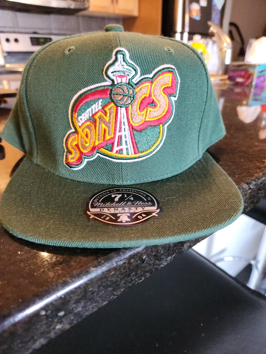 Amazing gift from the wife for my birthday. Thank you @simplyseattle #seattle #supersonics #simplyseattle #wegotnext #bringemback