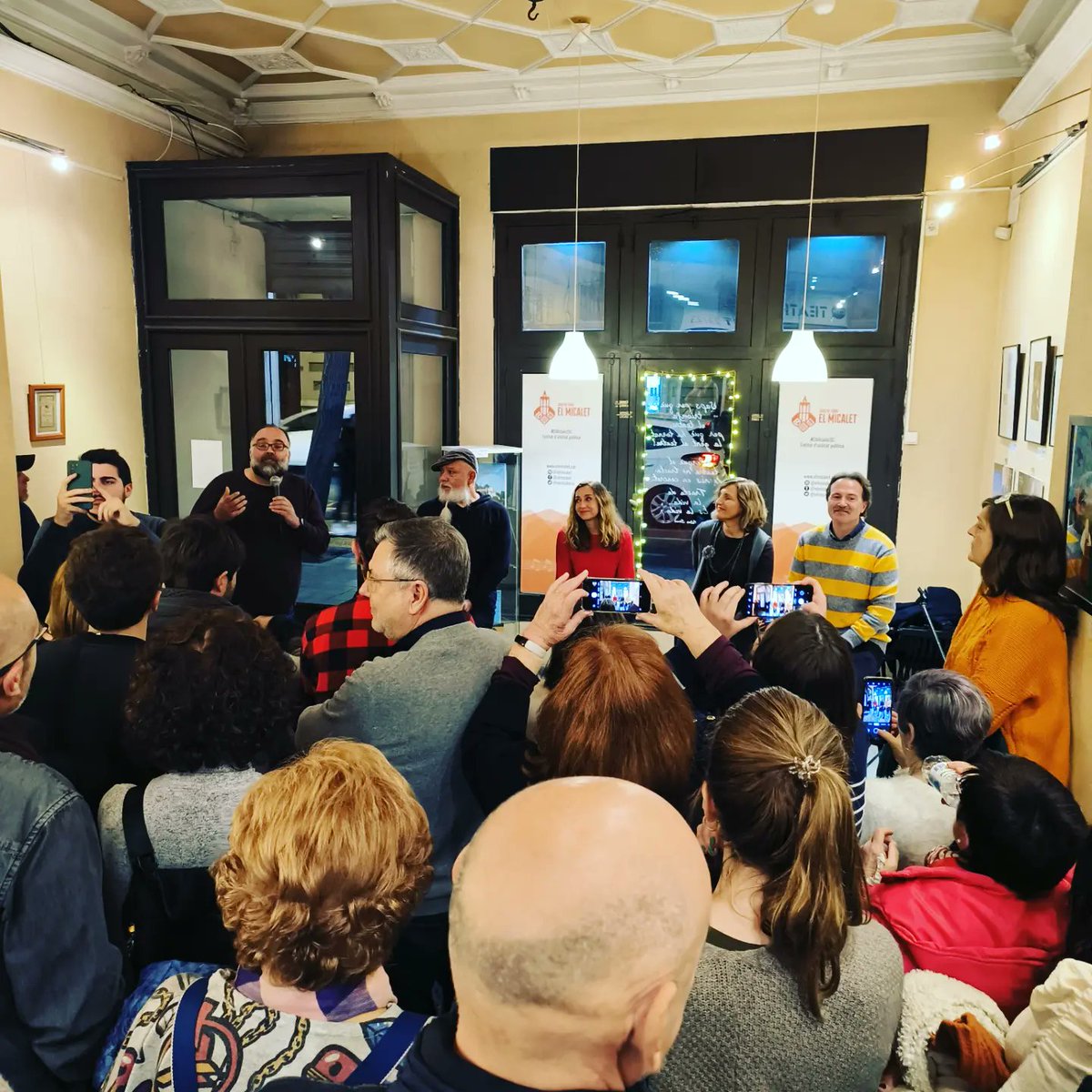 juanma_ramon's tweet image. A les #primariescompromis seguim apostant per seguir #transformant 

Envoltat de candidates...S'està quedant un equip curiós saps...

Esta vesprada amb @isauranavarro al #Micalet #Transformem