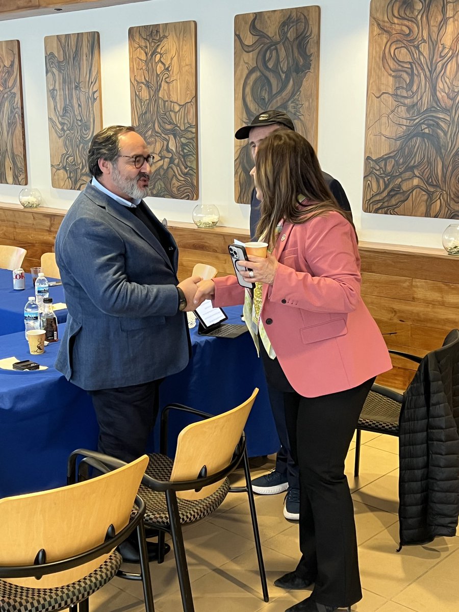 VictoriaDseaman's tweet photo. Today I had the honor of welcoming Oak Street Capital and their delegation from Dubai to City Hall. They are working to bring significant new development to our city. I look forward to working with them to bring their vision to fruition.
#lvccward2 #lvcouncil #worldmarketcenter https://t.co/vI3F64UBd1
