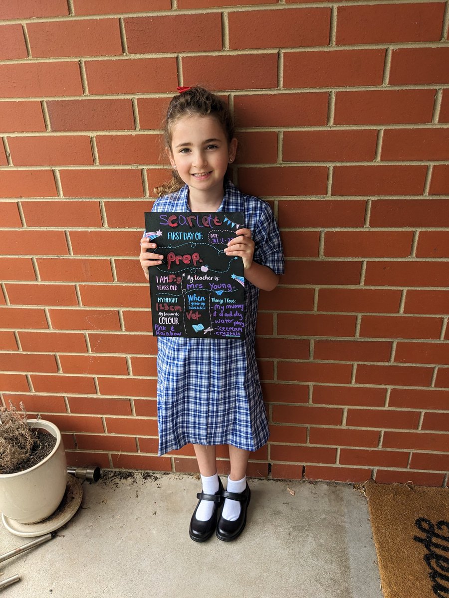 nicksplitter's tweet image. First day of school 😭