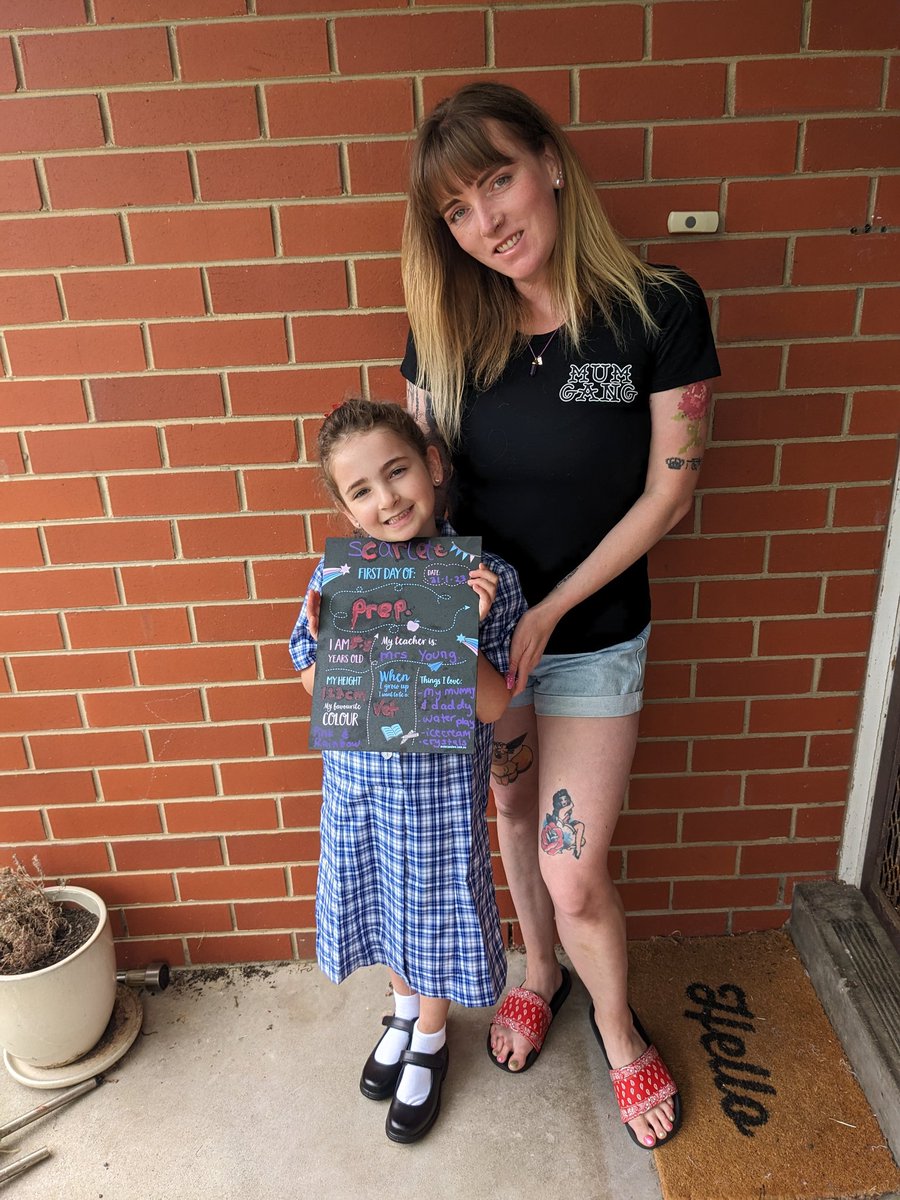 nicksplitter's tweet image. First day of school 😭