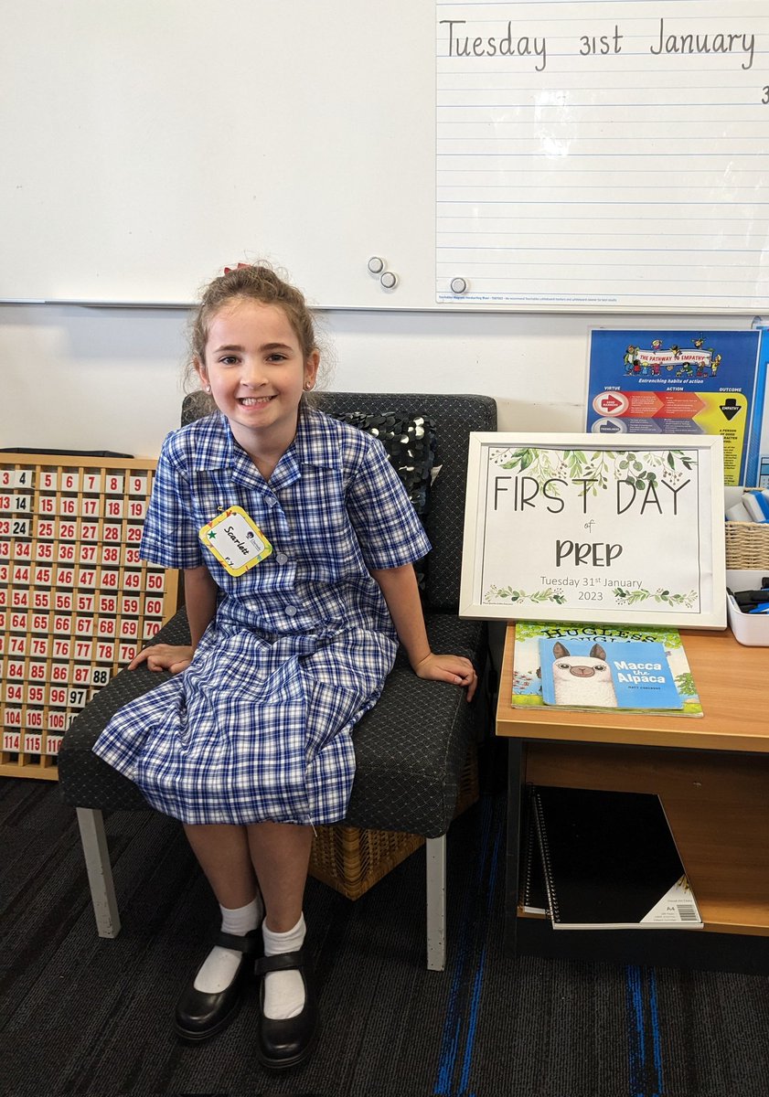 nicksplitter's tweet image. First day of school 😭