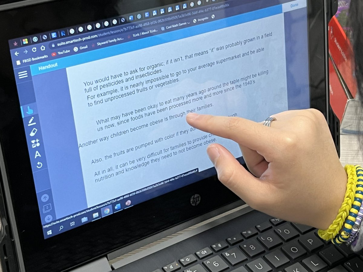 KayCole13's tweet photo. Ms. Dawson @HBMS_Warriors using @Smart_Tech Lumio with students to check for understanding in their knowledge to organize body paragraphs. @FortBendISD #smarttech https://t.co/pQw90j0NIN