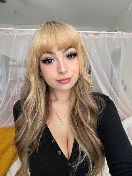 felt cute ( ◠‿◠ ) https://t.co/amE5Ou4Cxg