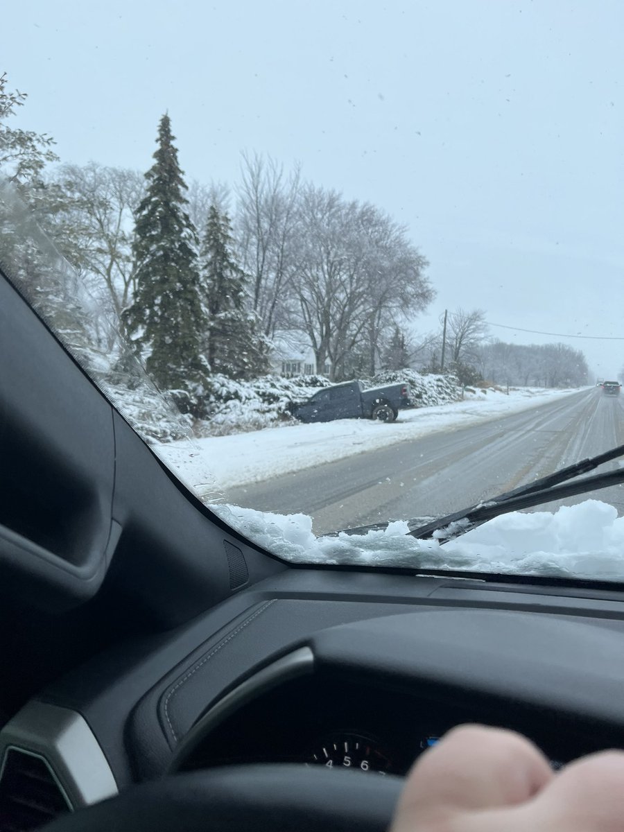 itstherealRSG's tweet photo. #NotSureAboutYouBut I don’t think you’re supposed to drive in there https://t.co/hmGF1Fcz5E