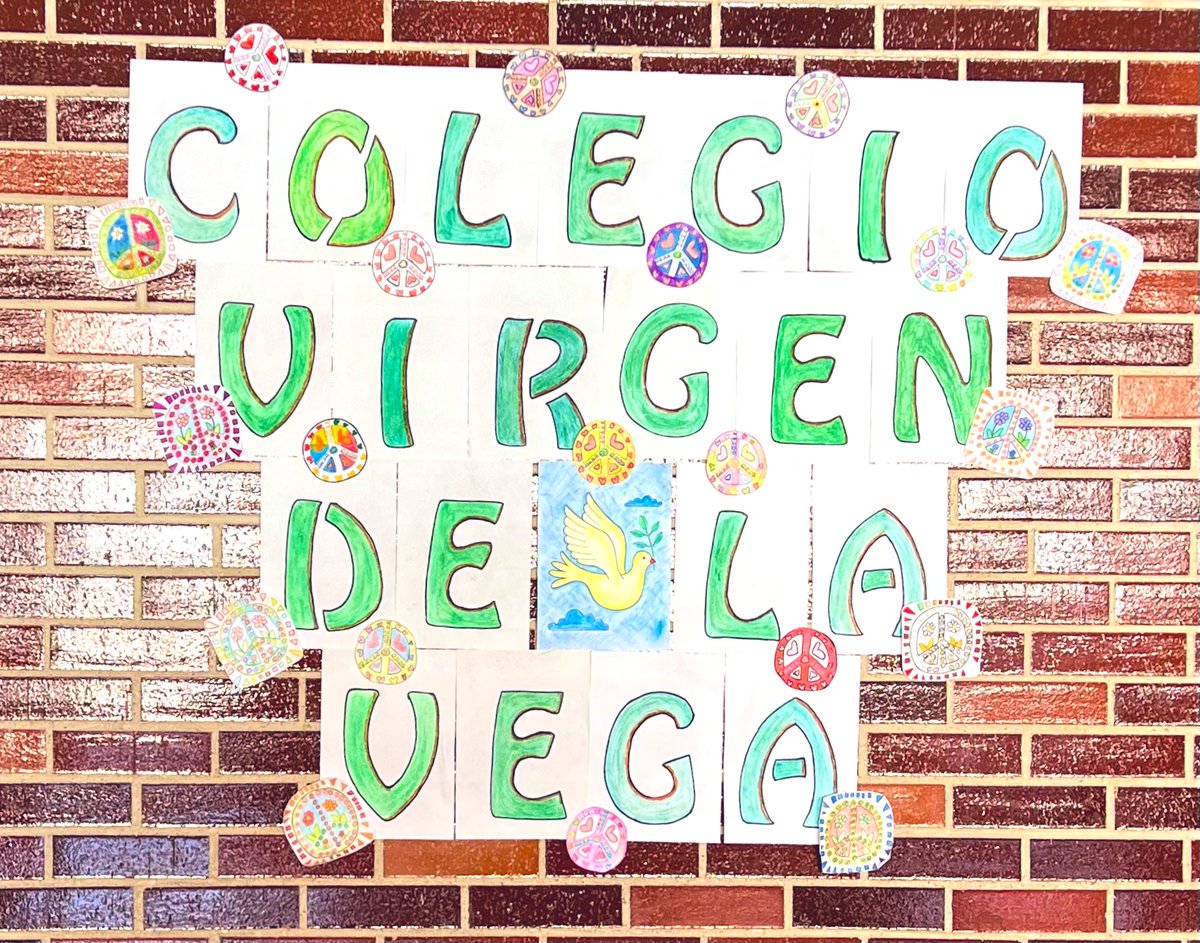 colevirgenvega's tweet photo. #DíaEscolarDeLaNoViolenciaYLaPaz

#MuroporlaPaz construido entre todas las clases con la evolución del concepto #paz 
#NubesdelaPaz de las que salen arcoíris con mensajes muy potentes🌈
#KitparalaPaz una mochila en la que hemos ido metiendo lo necesario para una buena convivencia https://t.co/d6G5Xz692d