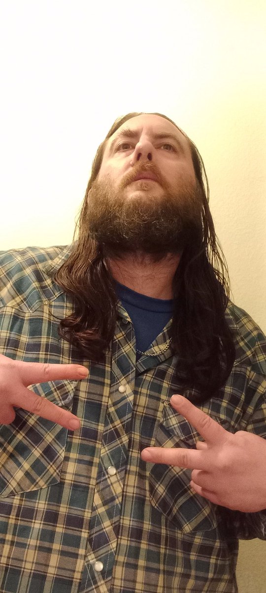 Timw8700's tweet photo. Day off from work today at home chilling and having some drinks https://t.co/LCAZGmif14