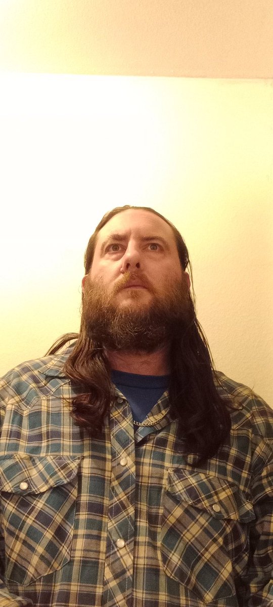Timw8700's tweet photo. Day off from work today at home chilling and having some drinks https://t.co/LCAZGmif14