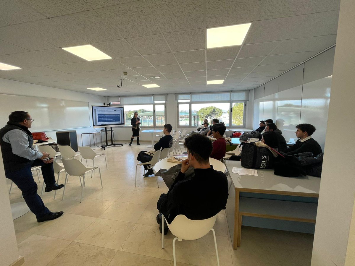 Nuestros alumnos de #TransporteyLogística en una charla sobre empleo en el sector de la mano de <a href="/mserrper/">Marta Serrano</a> y <a href="/tgarcmar/">Tomás García Martín</a>

Nuestra exalumna Inés Casanova cuenta su experiencia estudiando el grado universitario al terminar la FP en la #UCJC 🥰
Muchas gracias a los tres, ¡todo un lujo!