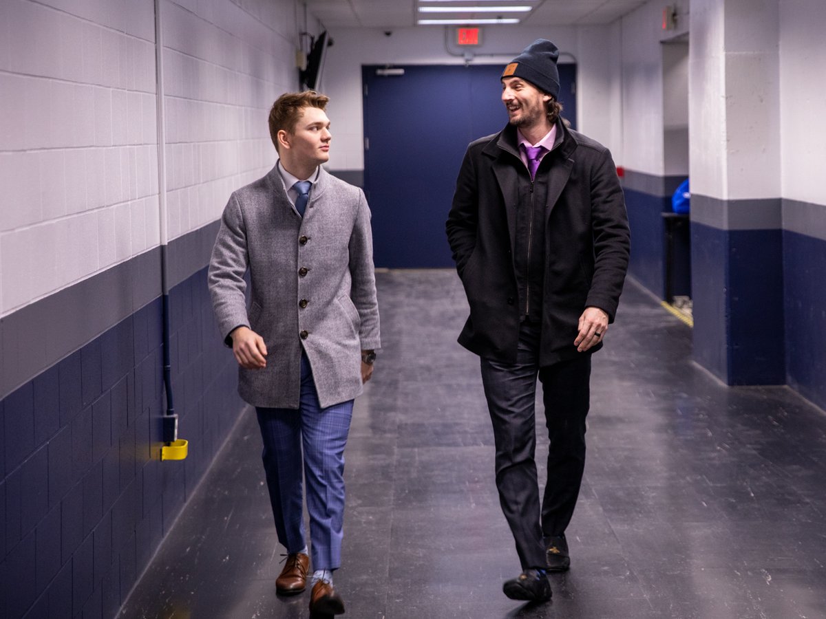 Winnipeg Jets on Twitter: &amp;quot;Helle out here telling dad jokes 🤣&amp;quot;