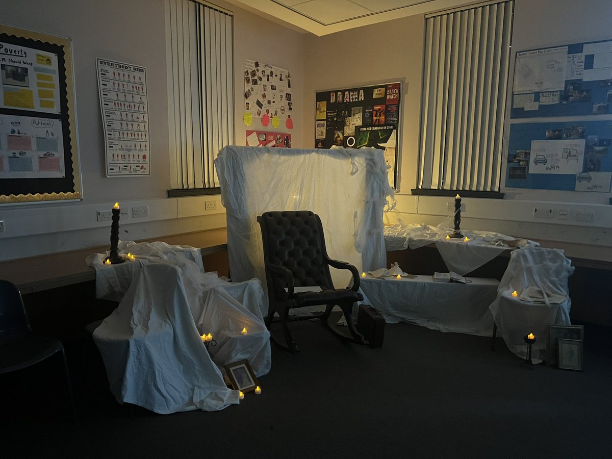 FHSCreativeArts's tweet photo. In preparation for their subject choices, S3 dramatists had a taster of how production skills can create and enhance the mood and atmosphere of a performance. Production is one of the areas pupils can specialise in in S4 and beyond. #wearefhs #weareambitious #pupilpathways https://t.co/Rao0vDGl8l