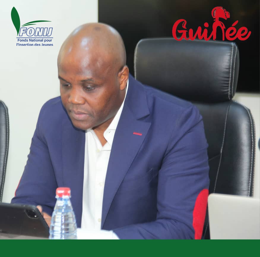 FONIJGUINEE's tweet photo. #RĂUNION_DE_CABINET !
Sous la Présidence de Monsieur le Ministre en charge de la Jeunesse , le Directeur Général du #FONIJ a pris part à la réunion de Cabinet de ce lundi 30 janvier 2023 au siÚge du COCAN.
Le Service Communication et Relations Publiques ! https://t.co/Mc6ZQR1HN5