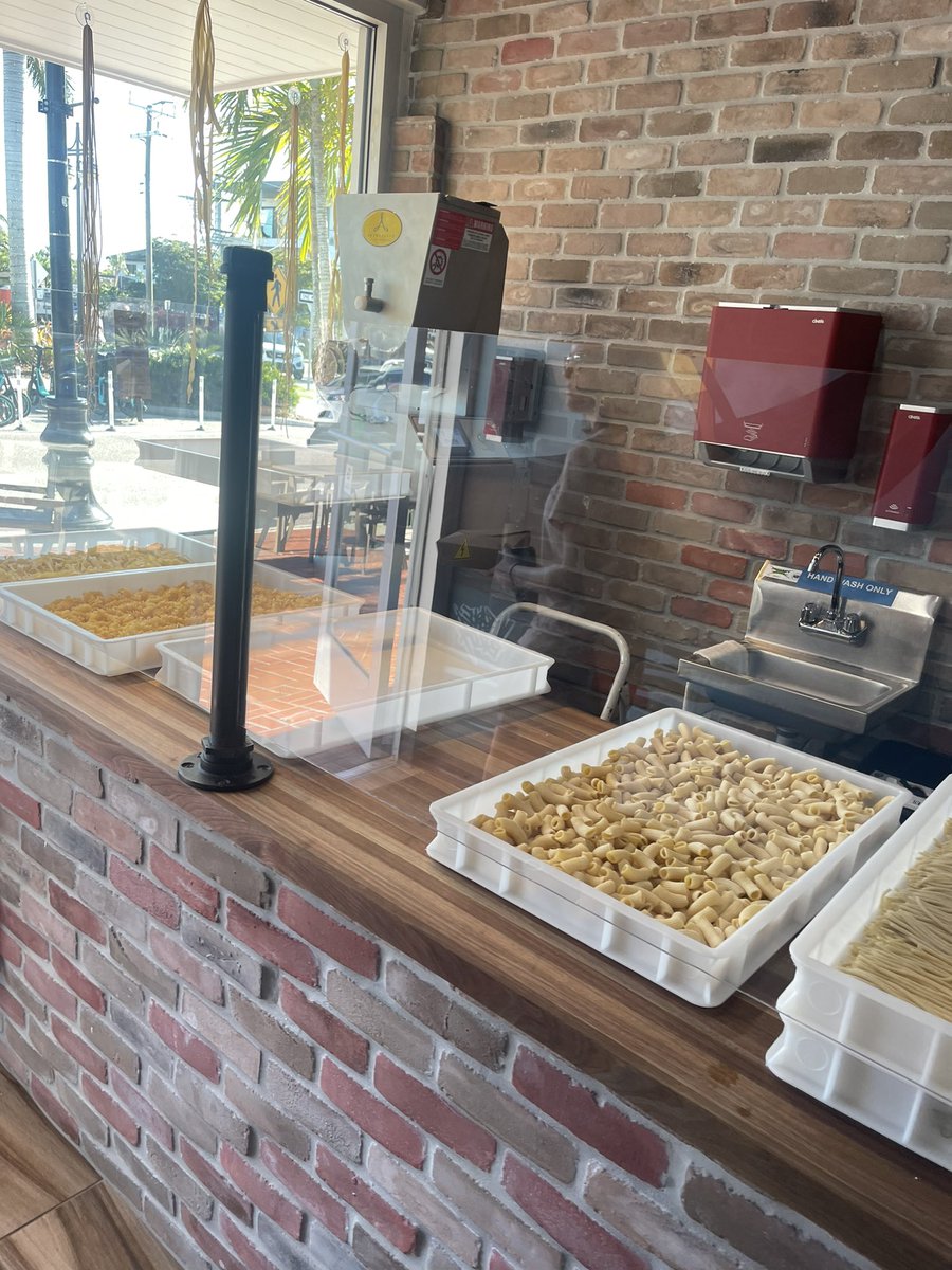roedevine's tweet photo. New place looks amazing 😻 https://t.co/mDQGqWWOE7