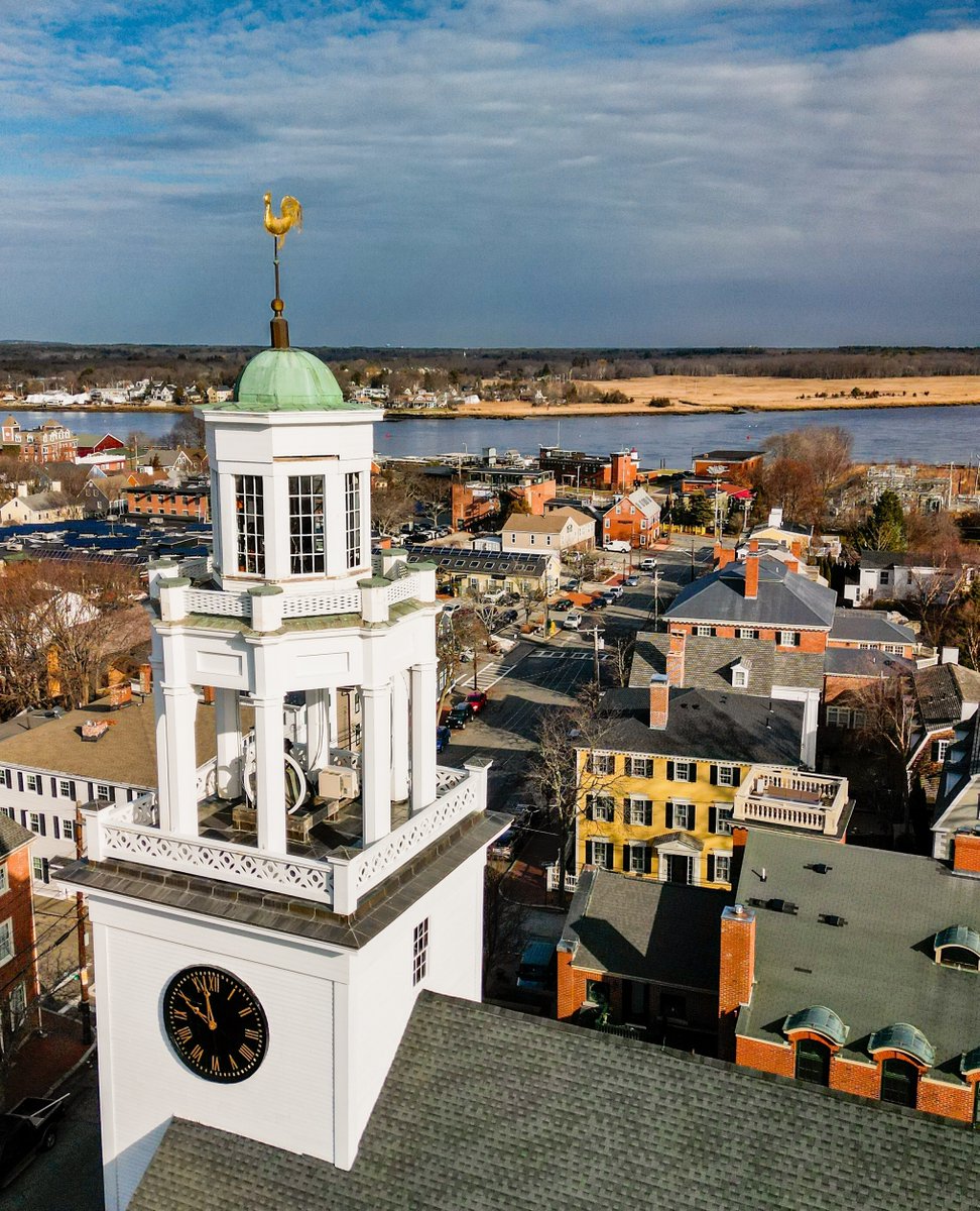 TribalMischief's tweet photo. Take in the beauty of Newburyport, MA through a drone shot of Old South Church and the Merrimack River! It's a stunning view, and a perfect place to capture a moment in time to remember. #Newburyport #Church #Oceanside #MA #DroneShot #NotReallyWinter https://t.co/UQfpq7xnjo