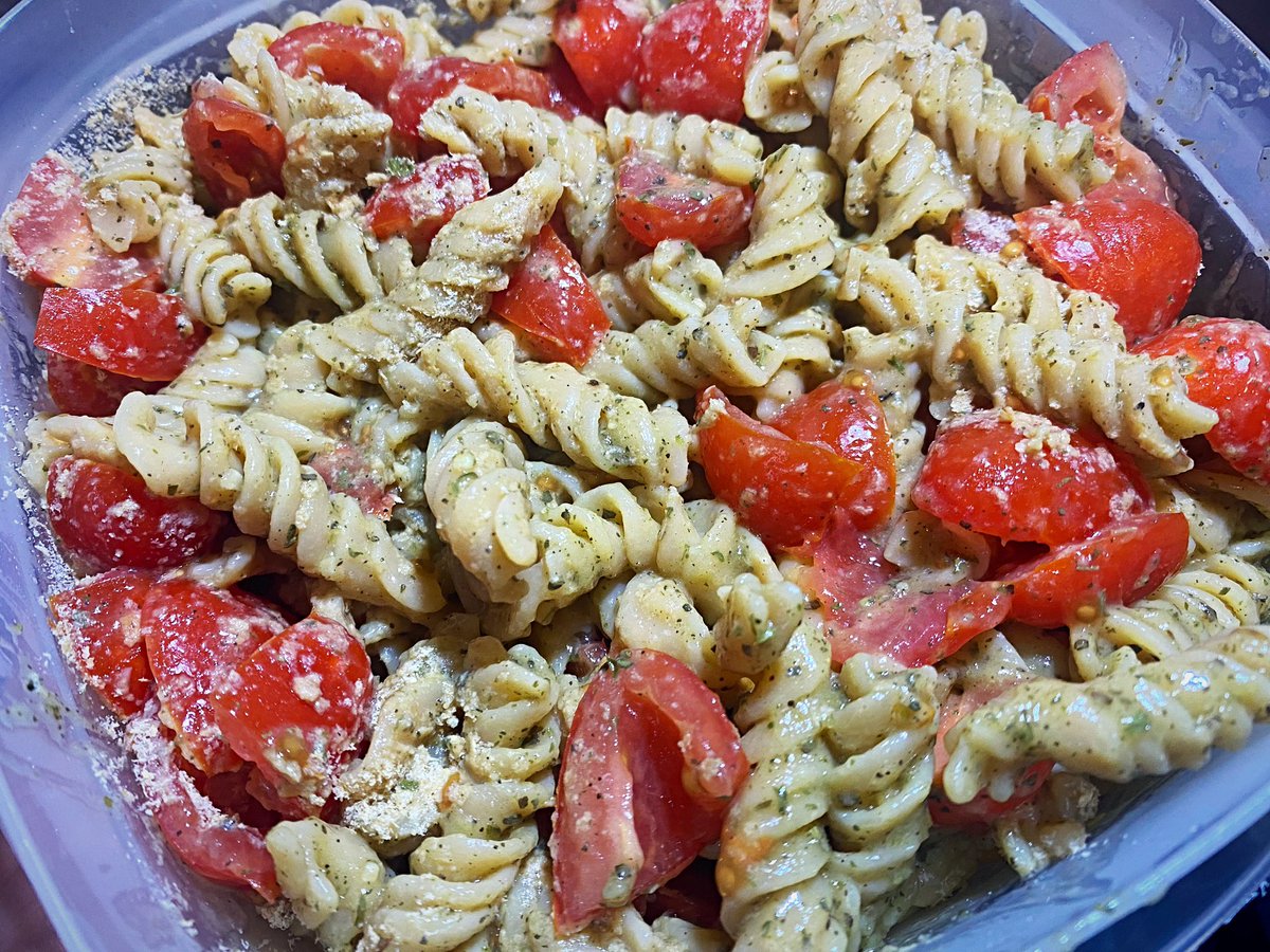 Pesto pasta with tons of tomato and nooch. #veganfood #whatveganseat #pastanight