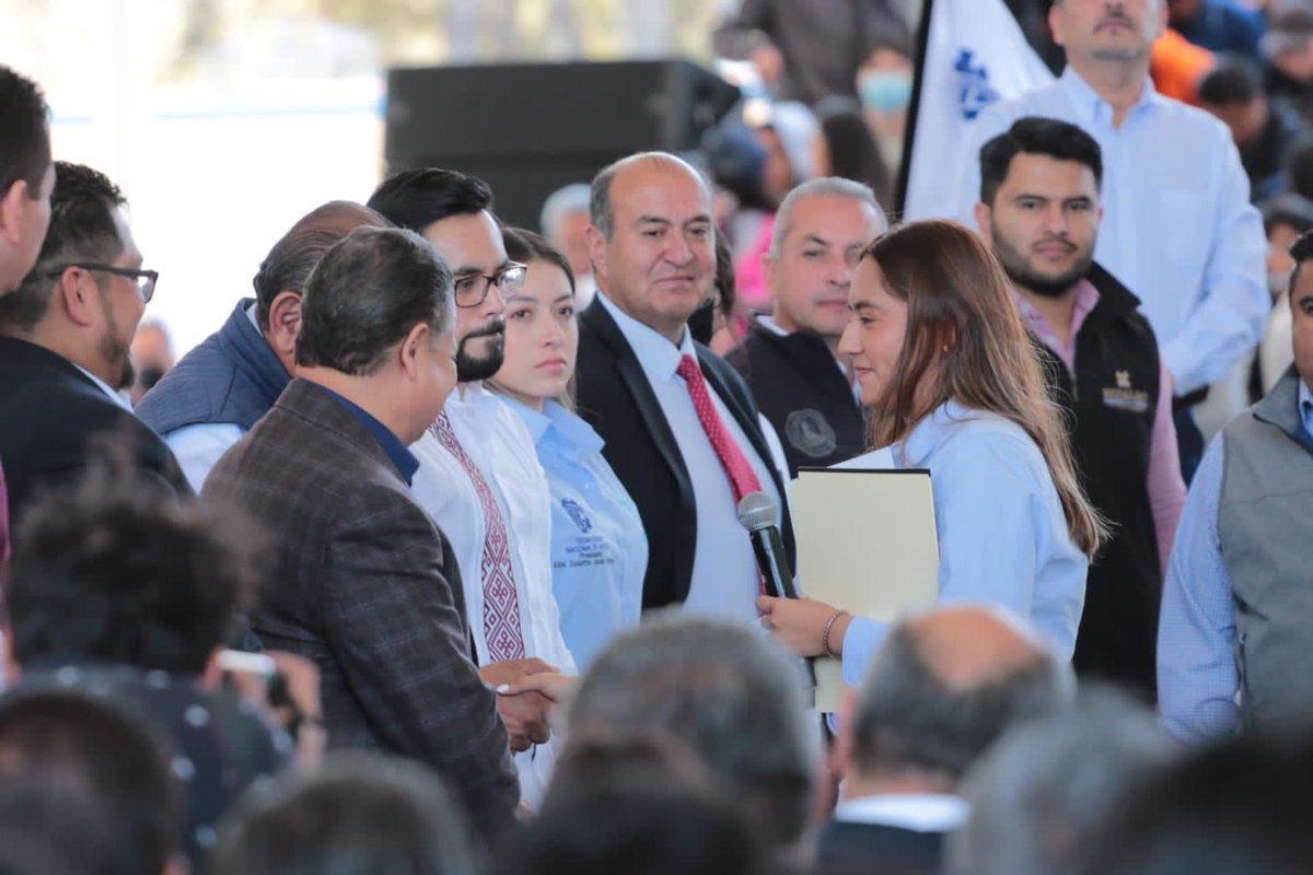 natycastrejonv's tweet photo. Fue un placer acompañar al gobernador @juliomenchaca_ a la reunión con la comunidad educativa del #InstitutoTecnológicodePachuca a quienes invito a sumarse para hacer de #Hidalgo una potencia a través de desarrollar su talento y máximo potencial humano. 
#PrimeroLaEducación https://t.co/vXoB3WQUub