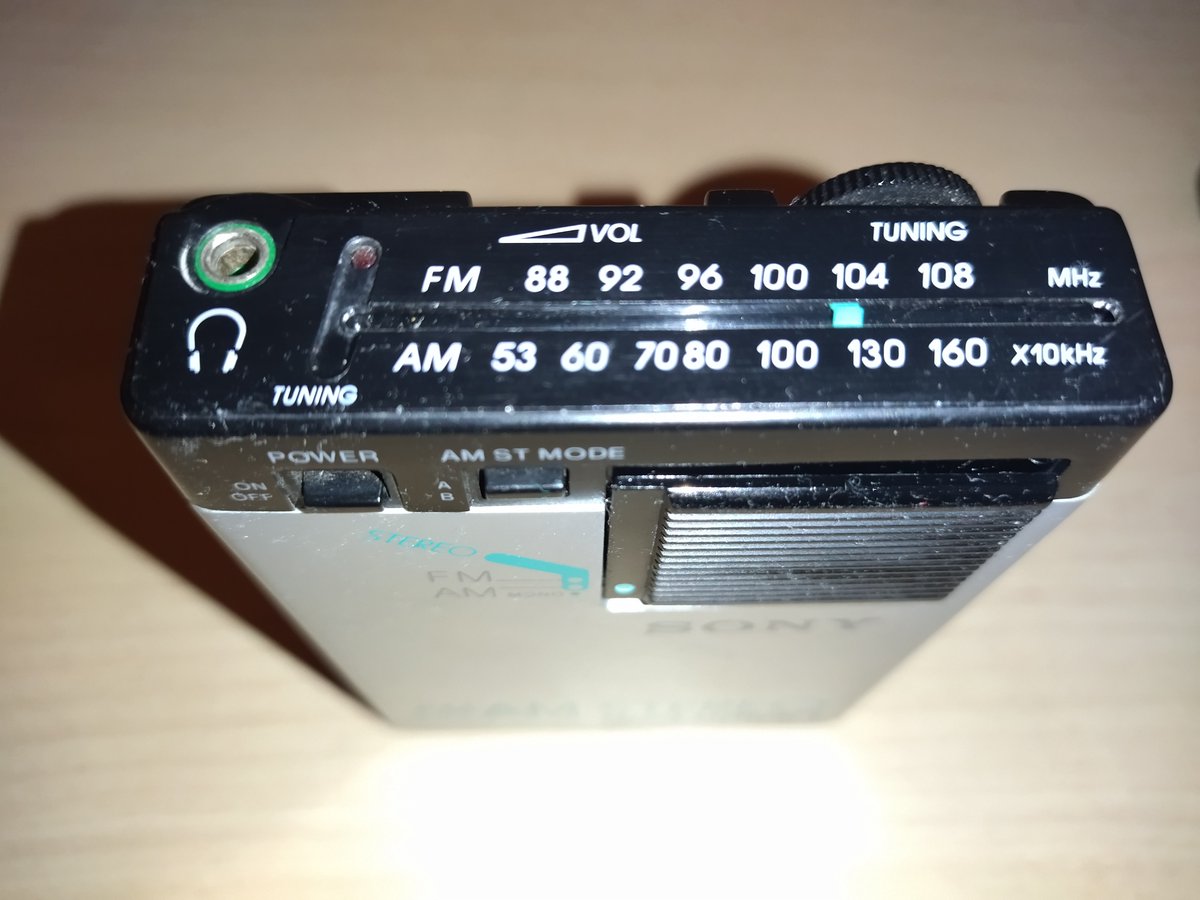 EA3IEK_4998URE's tweet photo. How awesome to see "STEREO" on an analog AM station🤩🤩😍 
 
Few days ago, I got a Sony SRF-A1 from the US via eBay😃 I've a rather good night signal from Studio X 1188kHz, been trying to use this radio to RX it in Stereo, no success so far... I'll keep on it!👍  #CQUAM #AMStereo https://t.co/ElGPEWbWl8