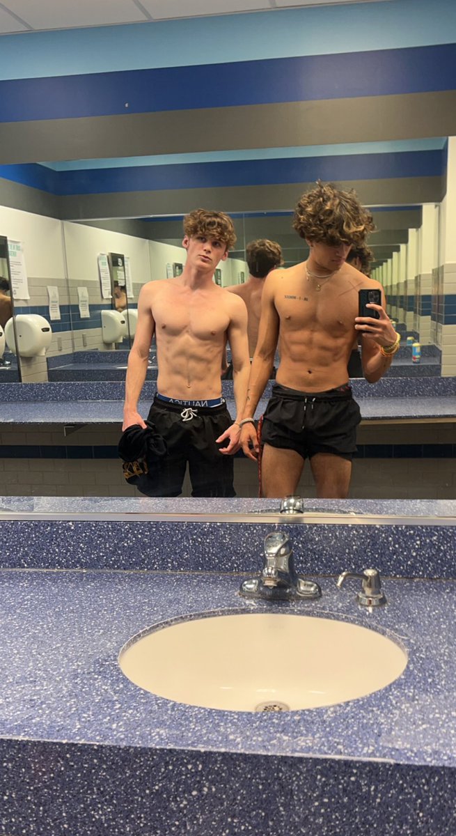 BeveridgeOssie's tweet photo. Only reply if you can handle us after a HARD gym workout https://t.co/CCfcyMNnx6