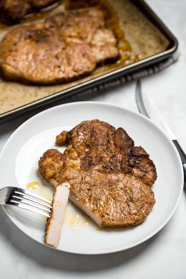 DishingDelish's tweet photo. Marinated Pork Chops are tender, juicy, and incredibly flavorful, made with a few simple ingredients and ready in under 60 minutes!

https://t.co/Mh92EmJMiG https://t.co/ayQ2V3Ouo9