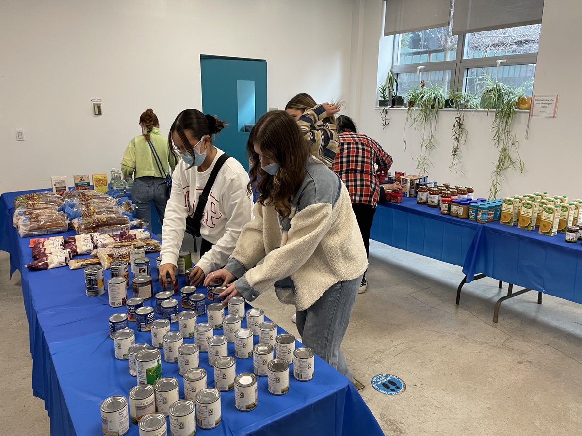 AuthenticBrands's tweet photo. Authentic’s Women’s Inspired Network partnered with @bchands_org to host its first-ever food drive. 

#AuthenticBrandsGroup https://t.co/jV38q3dPf5