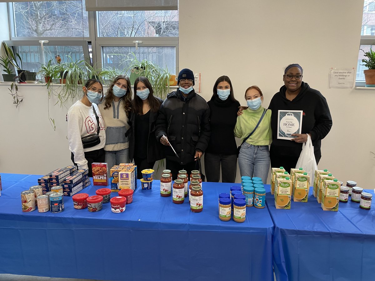 AuthenticBrands's tweet photo. Authentic’s Women’s Inspired Network partnered with @bchands_org to host its first-ever food drive. 

#AuthenticBrandsGroup https://t.co/jV38q3dPf5