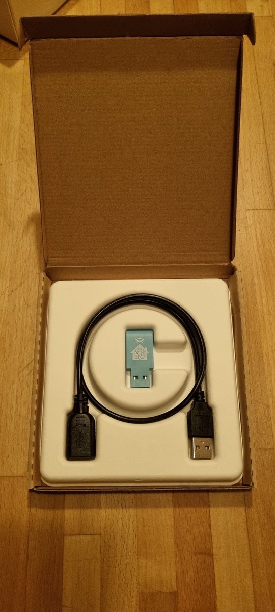 SvenssonMike's tweet photo. I received my #SkyConnect today. Exciting to see how well this works compared to my old setup with conbee 2 in @home_assistant. Have 40+ devices today that are not that stable. Thread and matter support is nice bonus. https://t.co/FHDucXzT4S